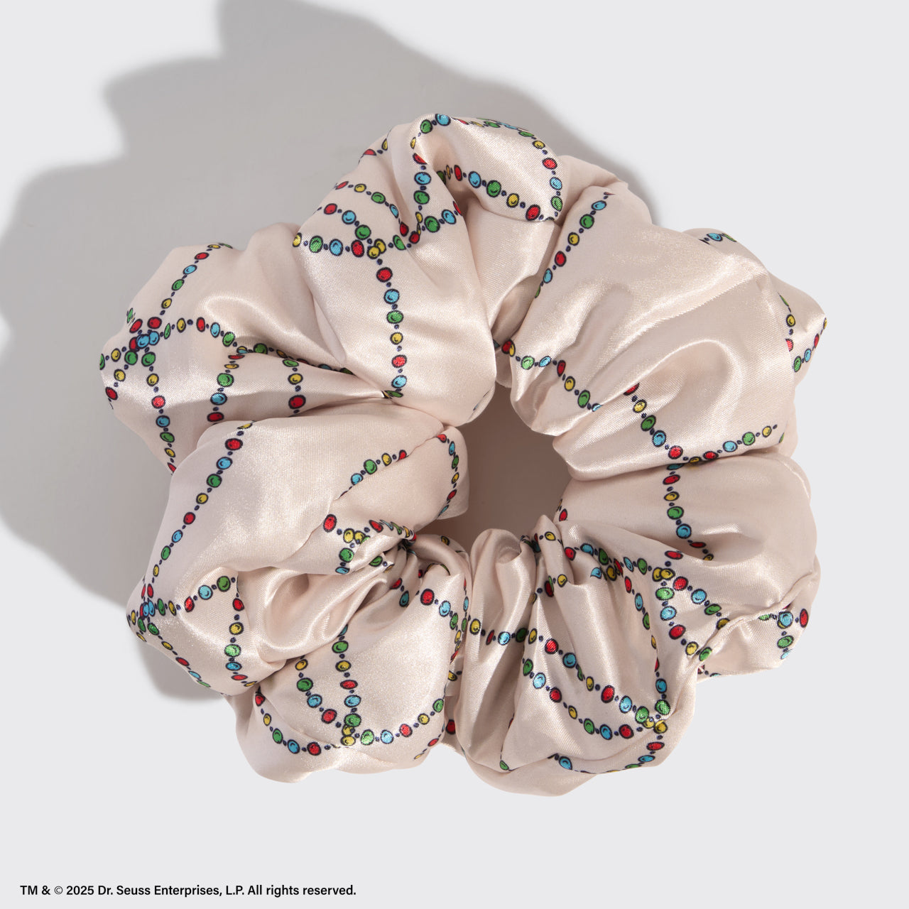 The Grinch x Kitsch Pillow Scrunchies® de satén en Cindy Lou Who