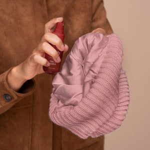 Gorro con forro de satén Glazey™ en blush